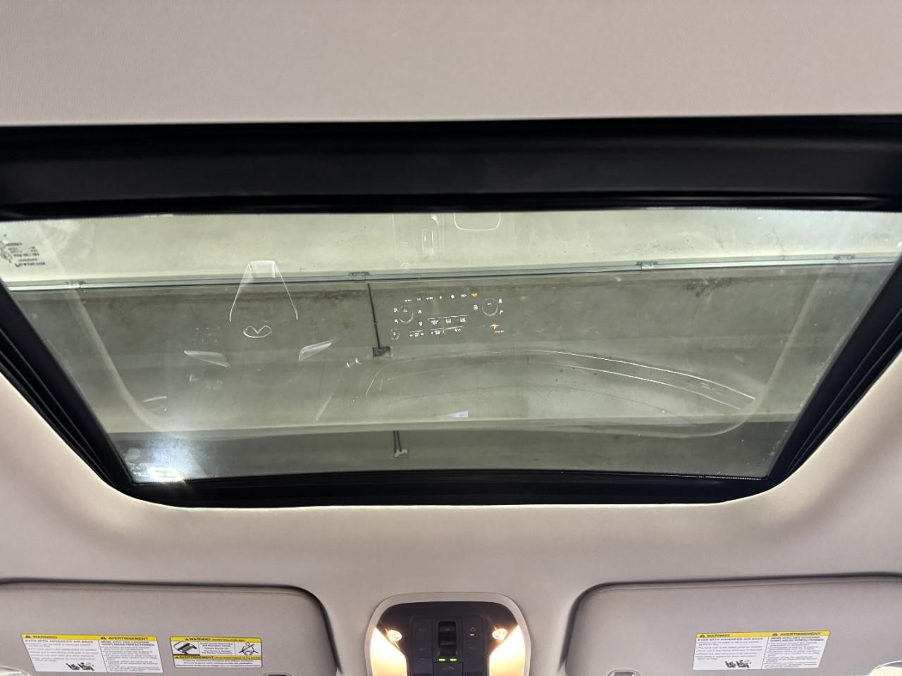 INFINITI QX60 Vehicle Full-screen Gallery Image 12