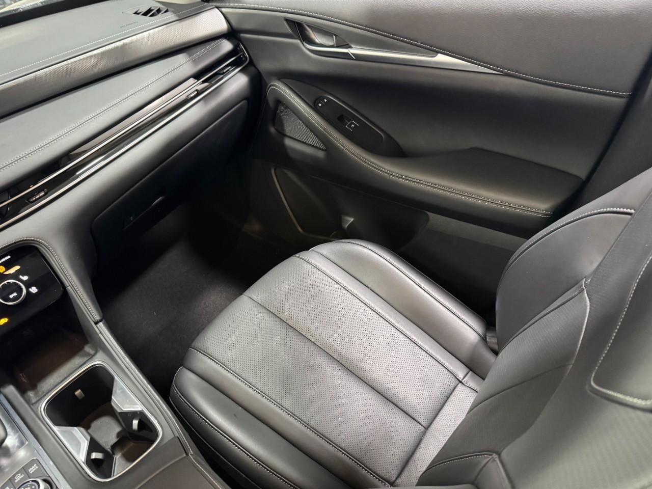 INFINITI QX60 Vehicle Full-screen Gallery Image 18