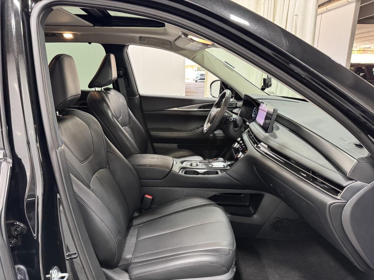 INFINITI QX60 Vehicle Full-screen Gallery Image 19