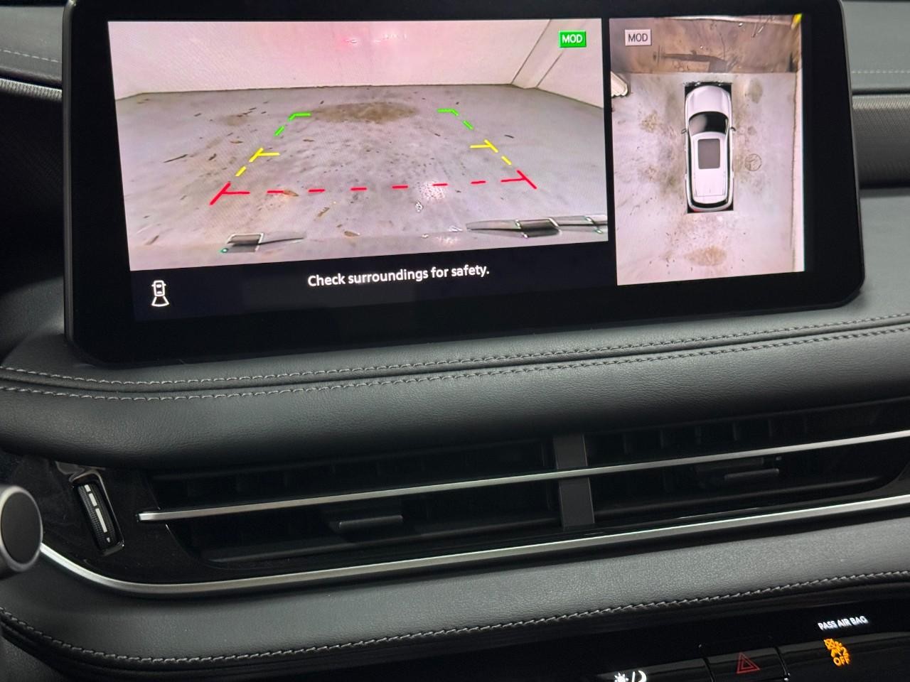 INFINITI QX60 Vehicle Full-screen Gallery Image 32