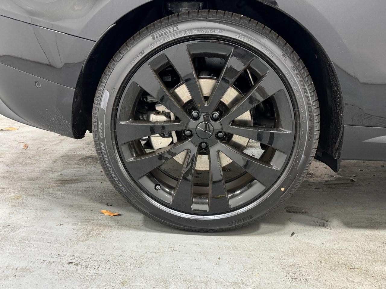 Land Rover Range Rover Sport Vehicle Full-screen Gallery Image 5