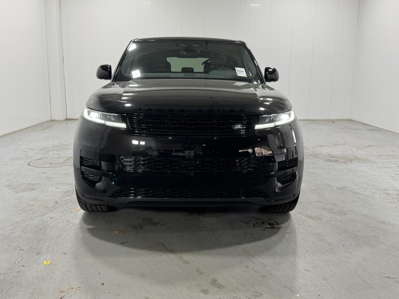 Land Rover Range Rover Sport Vehicle Full-screen Gallery Image 7
