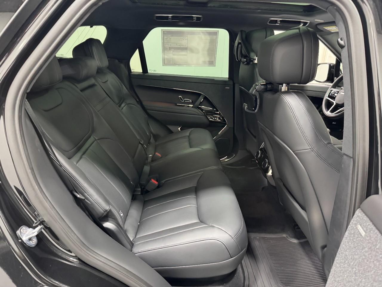 Land Rover Range Rover Sport Vehicle Full-screen Gallery Image 10