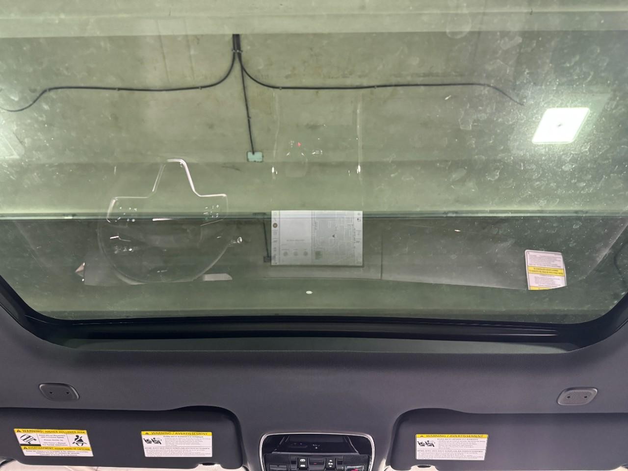 Land Rover Range Rover Sport Vehicle Full-screen Gallery Image 12