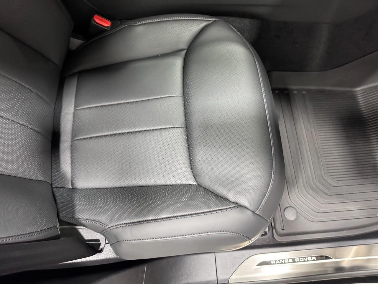 Land Rover Range Rover Sport Vehicle Full-screen Gallery Image 19