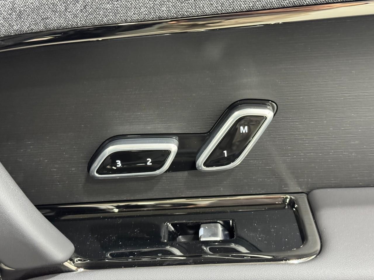 Land Rover Range Rover Sport Vehicle Full-screen Gallery Image 20