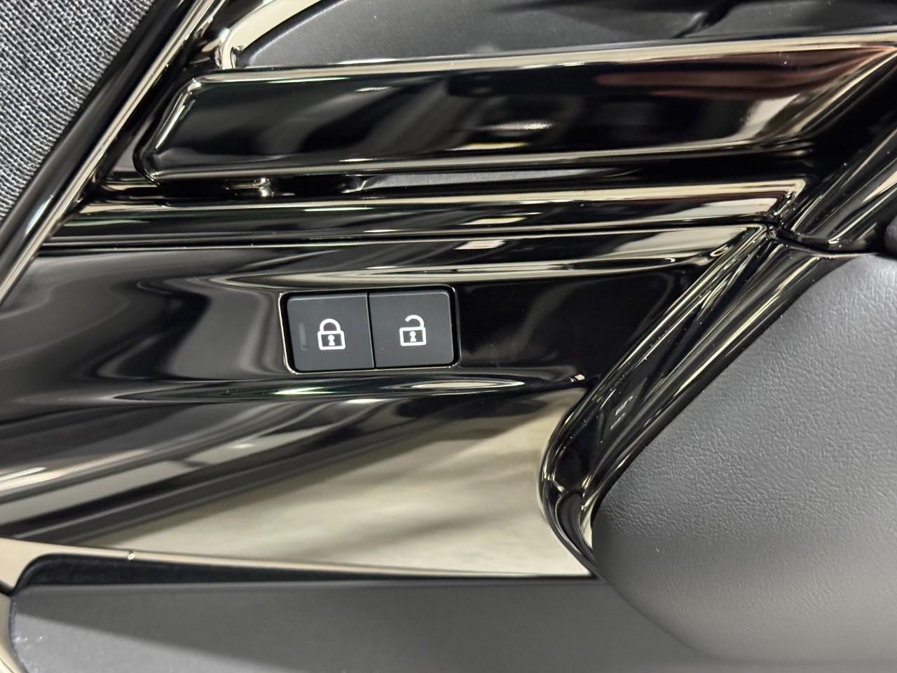 Land Rover Range Rover Sport Vehicle Full-screen Gallery Image 22