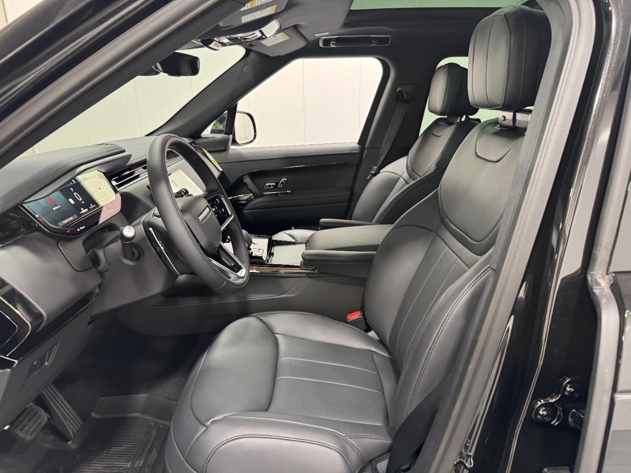 Land Rover Range Rover Sport Vehicle Full-screen Gallery Image 27