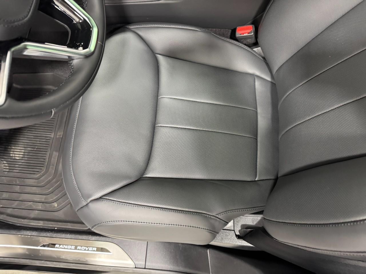 Land Rover Range Rover Sport Vehicle Full-screen Gallery Image 28