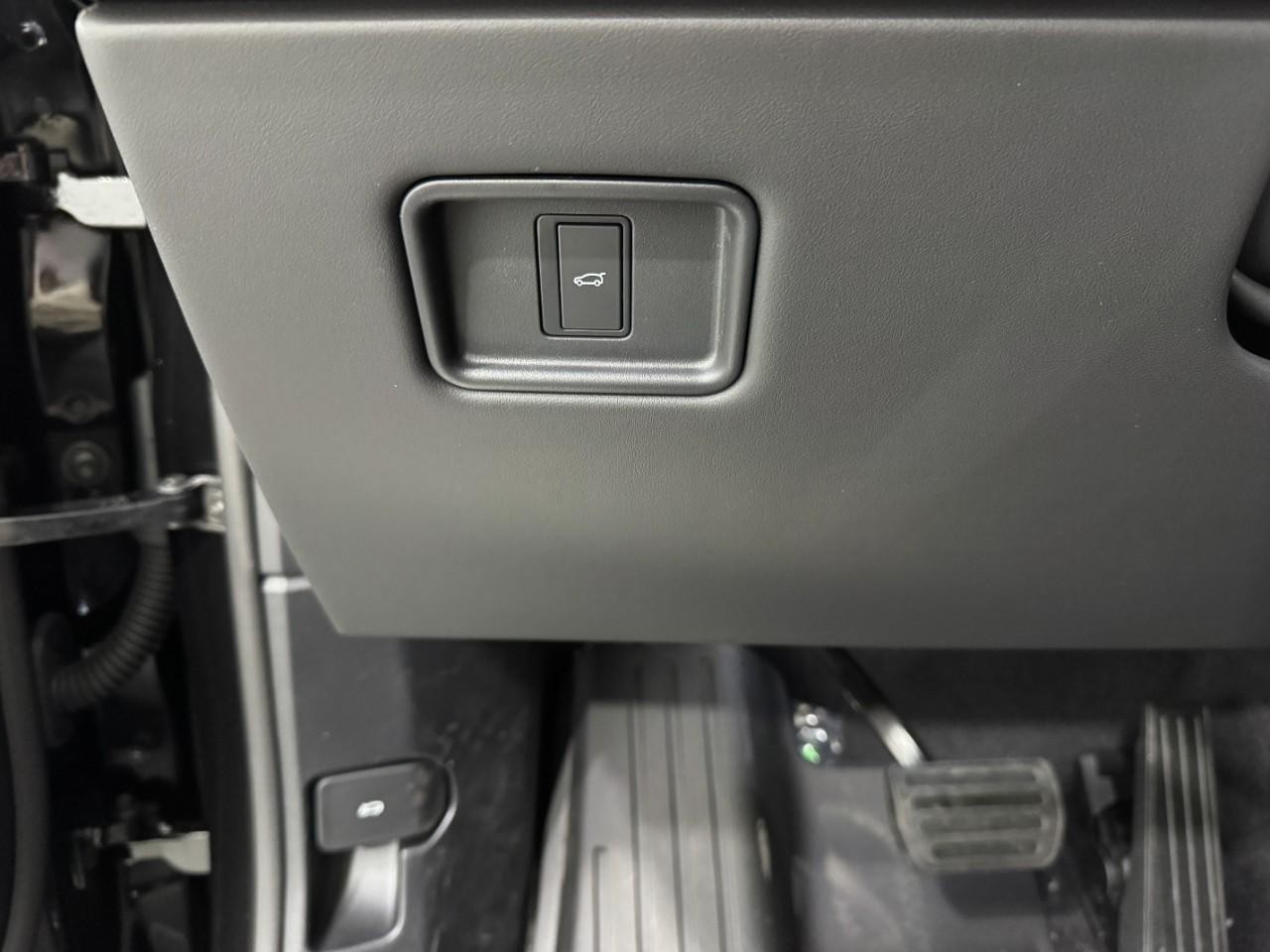 Land Rover Range Rover Sport Vehicle Full-screen Gallery Image 29