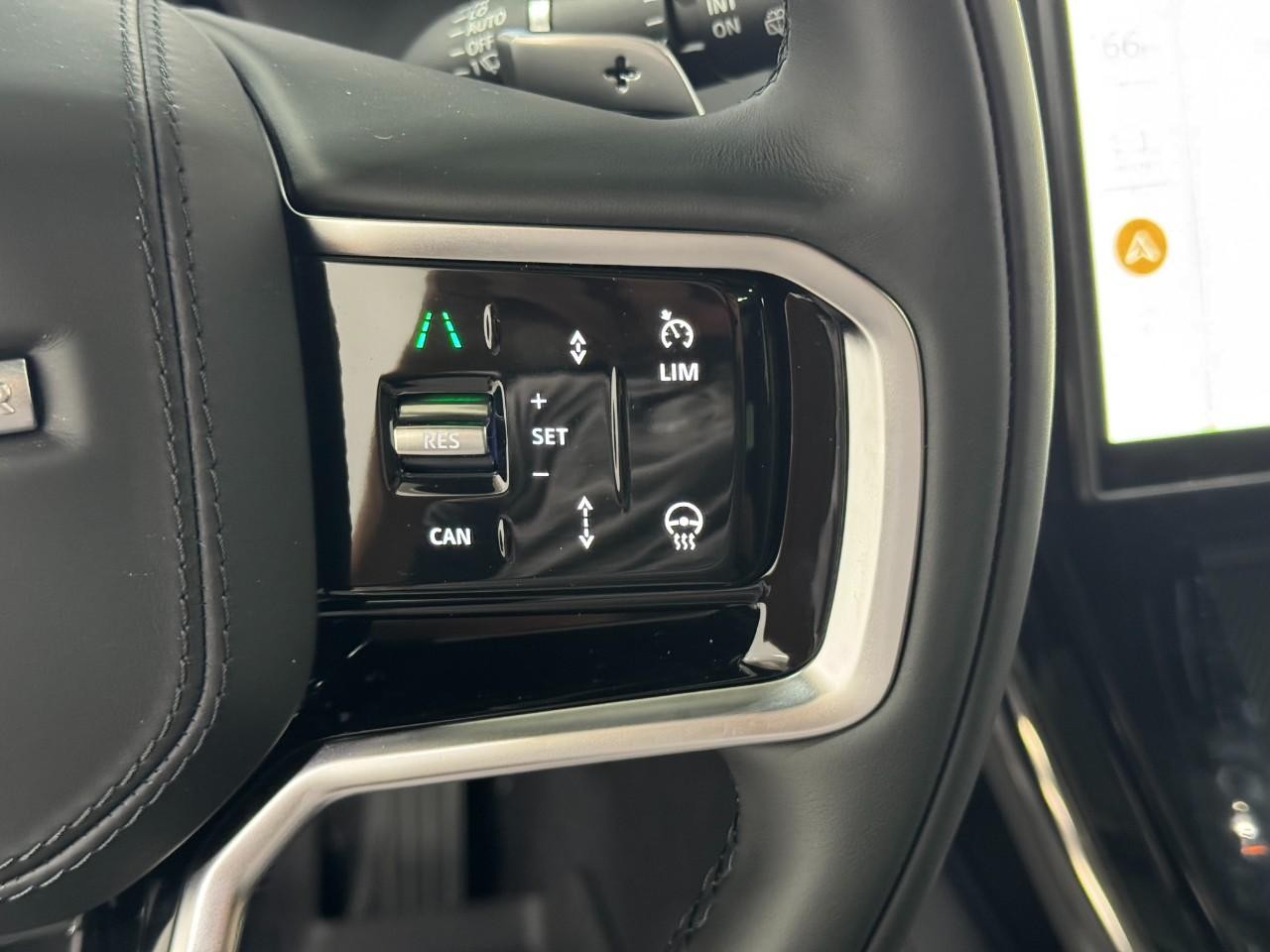 Land Rover Range Rover Sport Vehicle Full-screen Gallery Image 31