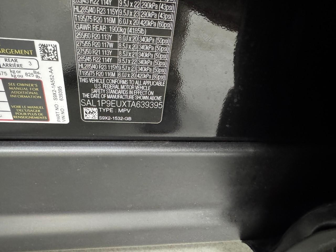 Land Rover Range Rover Sport Vehicle Full-screen Gallery Image 34