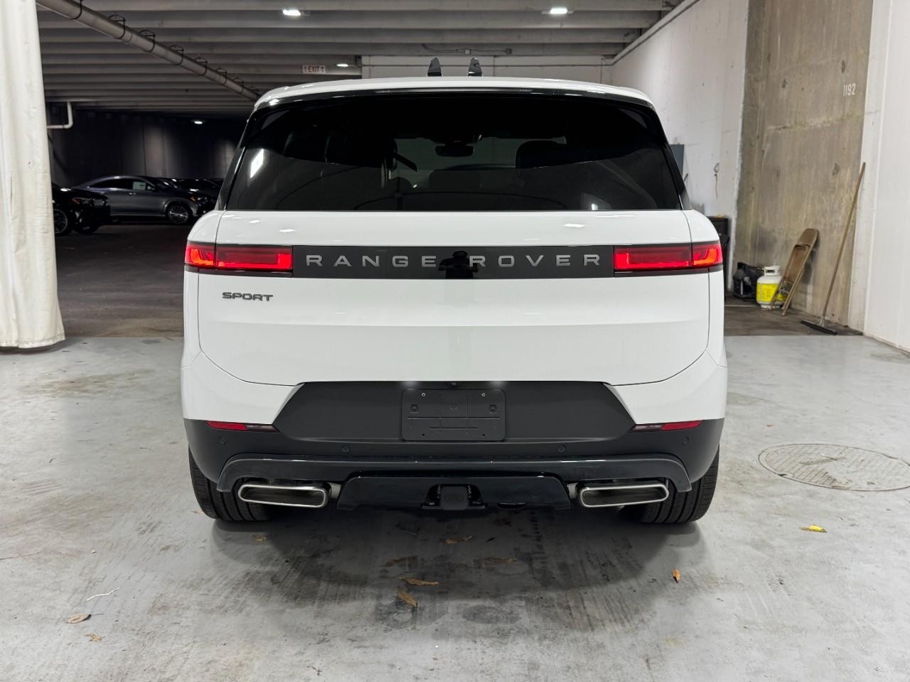 Land Rover Range Rover Sport Vehicle Full-screen Gallery Image 9