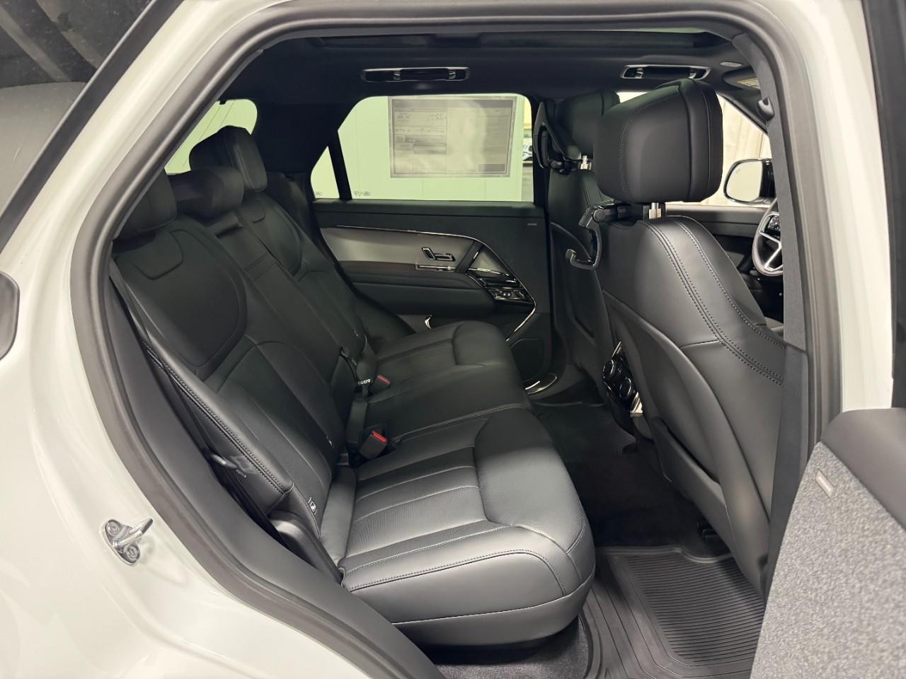 Land Rover Range Rover Sport Vehicle Full-screen Gallery Image 10