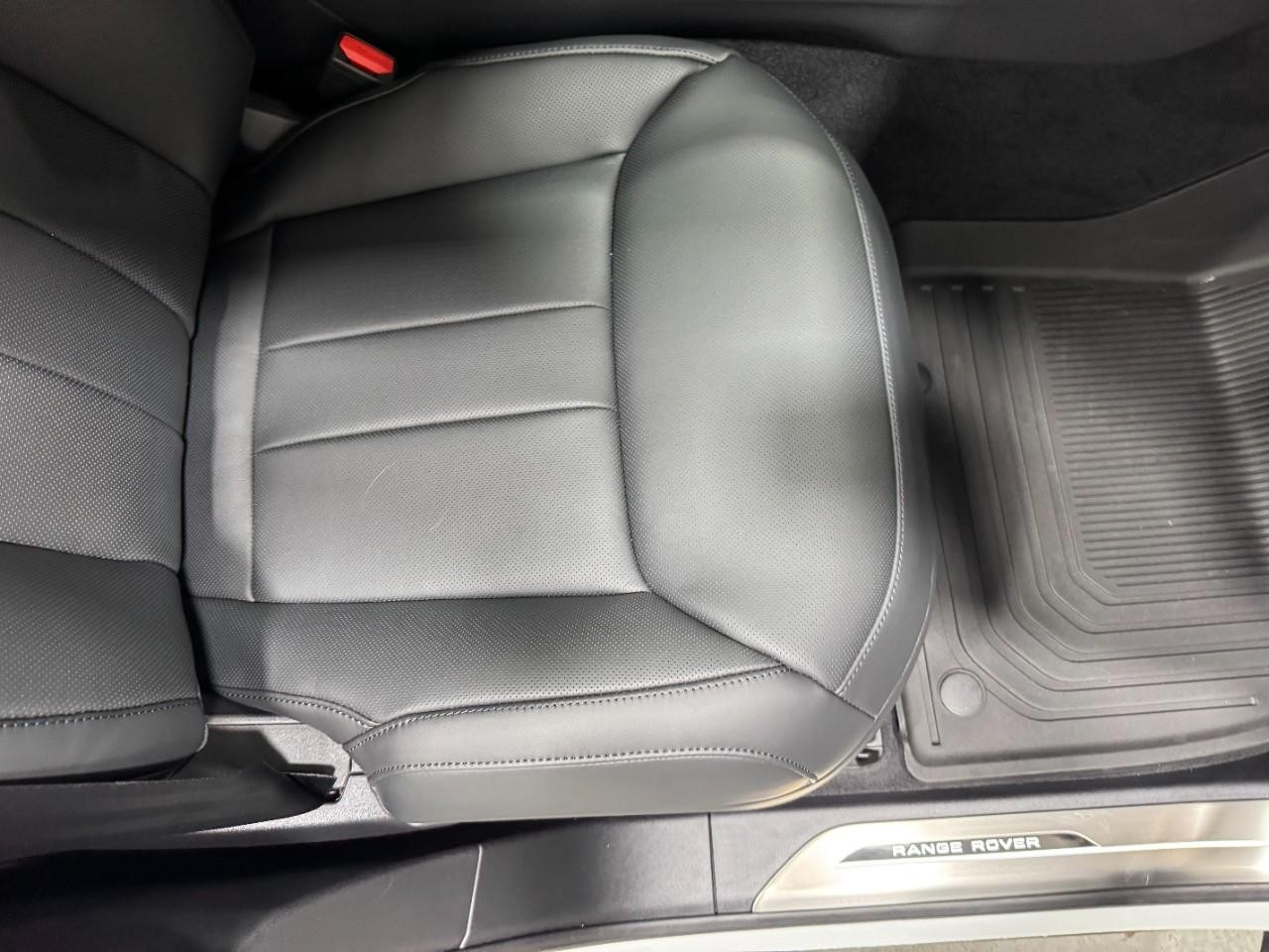 Land Rover Range Rover Sport Vehicle Full-screen Gallery Image 19