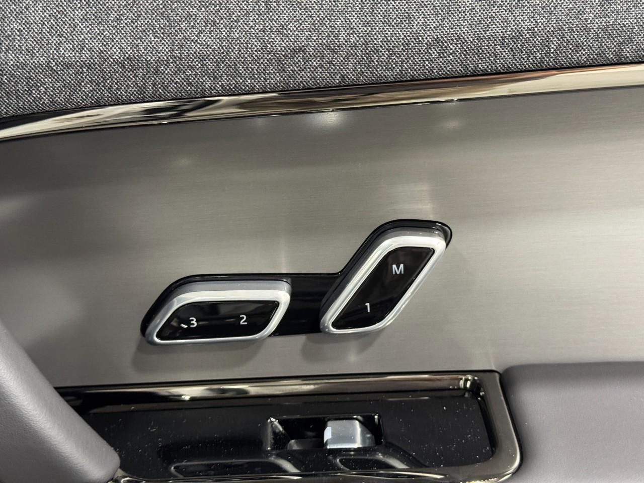 Land Rover Range Rover Sport Vehicle Full-screen Gallery Image 20