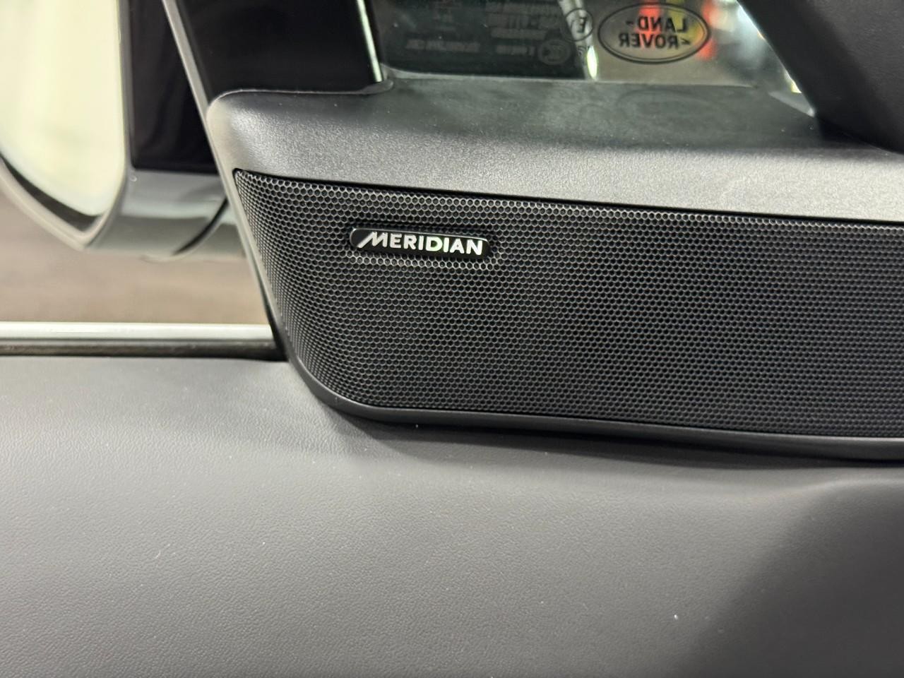 Land Rover Range Rover Sport Vehicle Full-screen Gallery Image 23