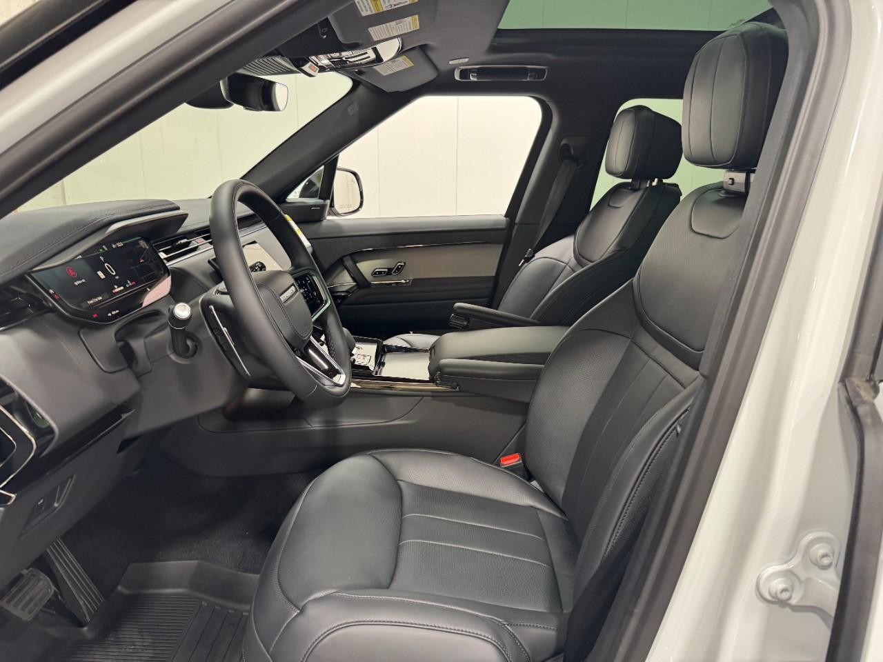 Land Rover Range Rover Sport Vehicle Full-screen Gallery Image 27