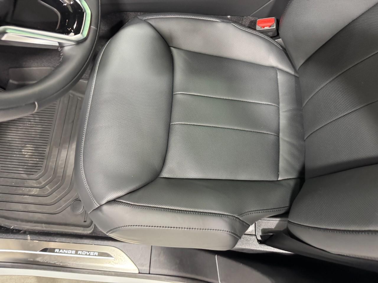 Land Rover Range Rover Sport Vehicle Full-screen Gallery Image 28