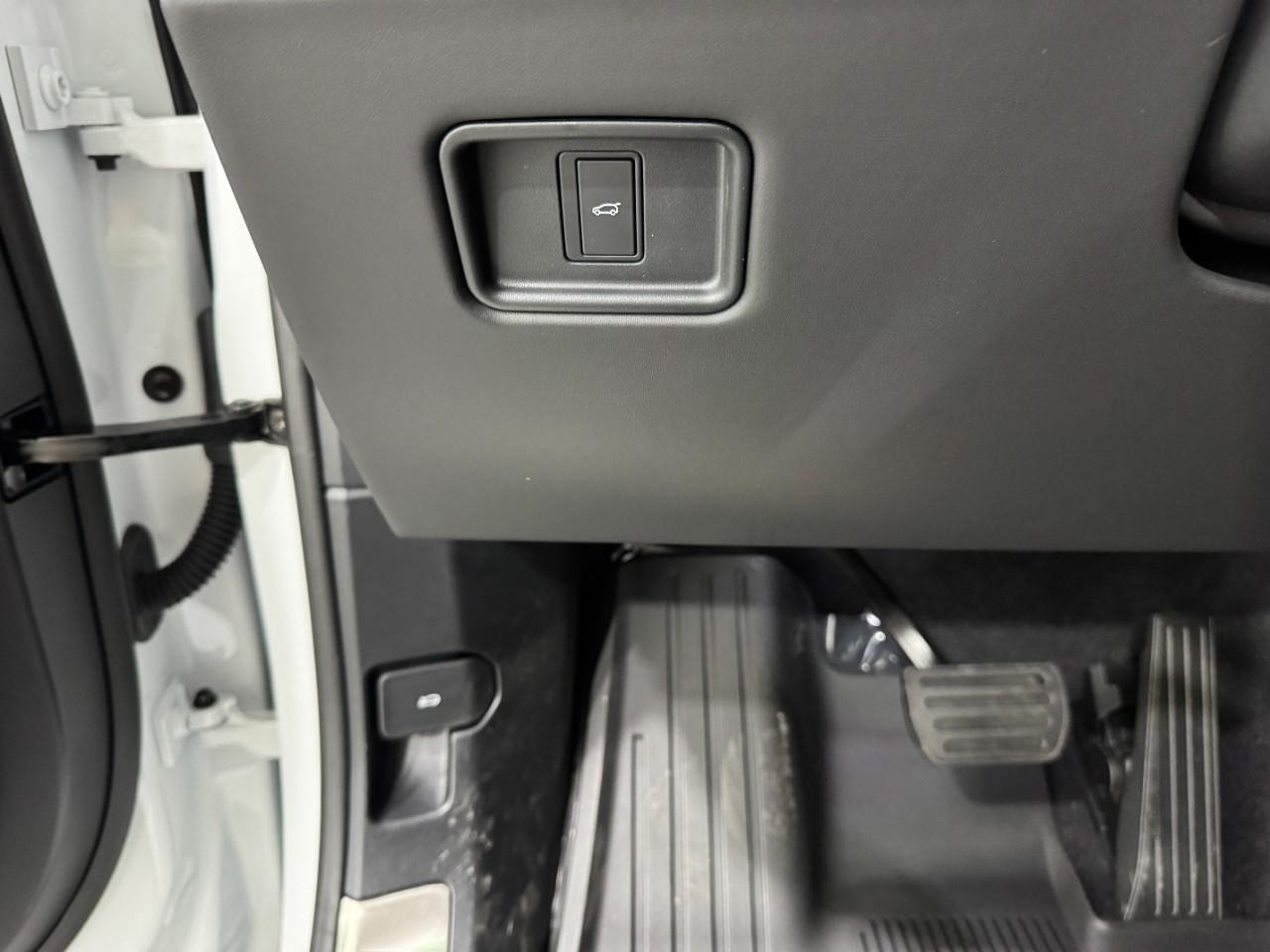 Land Rover Range Rover Sport Vehicle Full-screen Gallery Image 29