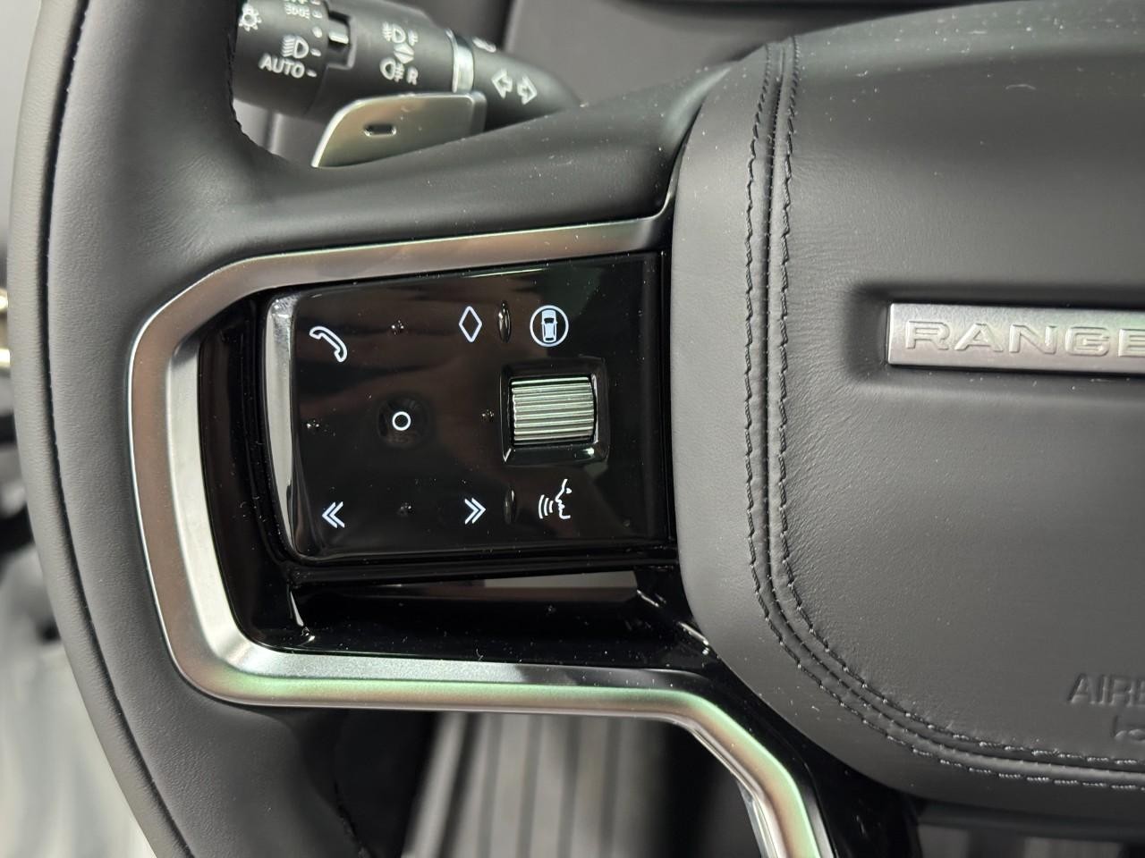 Land Rover Range Rover Sport Vehicle Full-screen Gallery Image 30