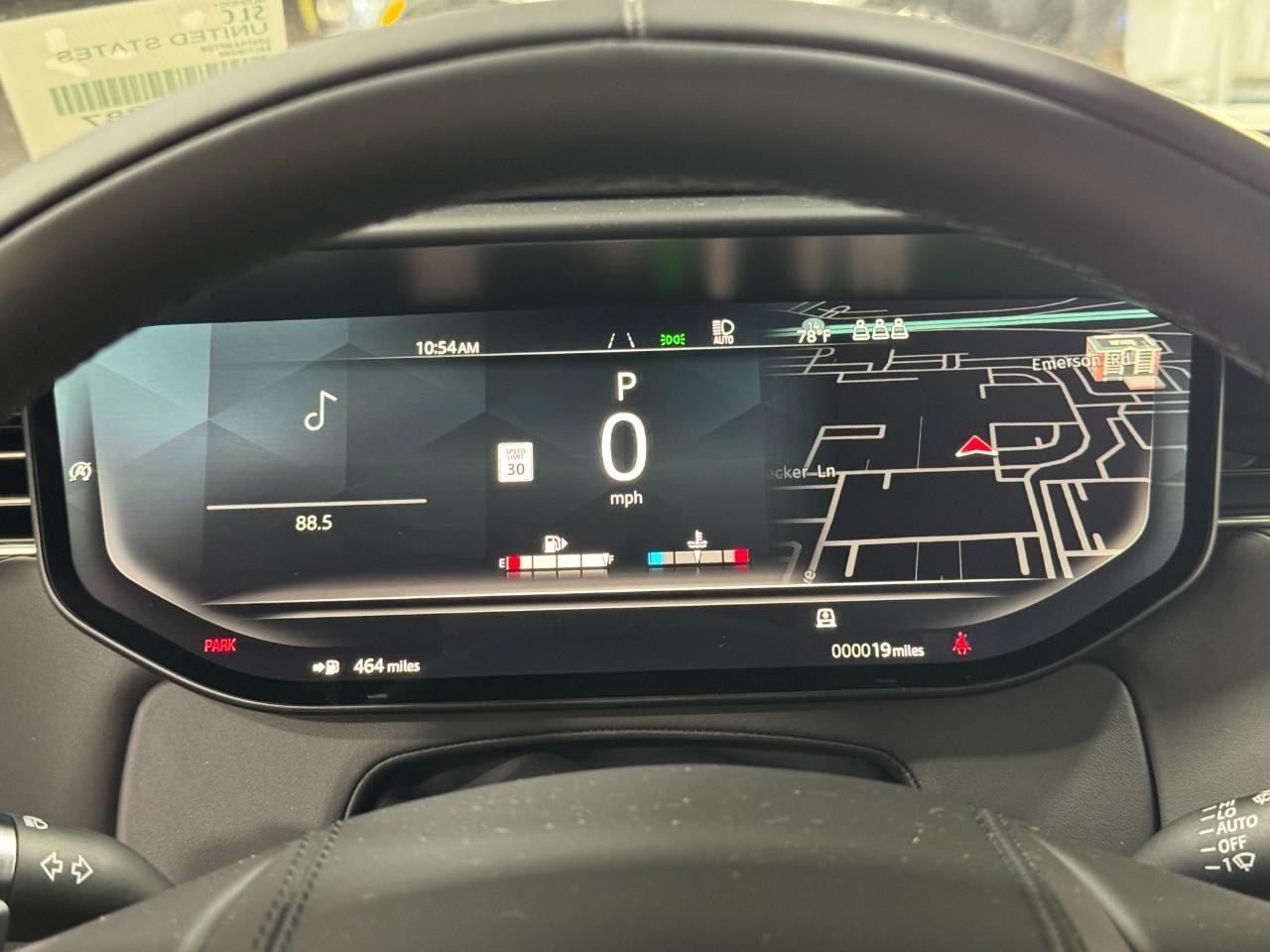 Land Rover Range Rover Sport Vehicle Full-screen Gallery Image 32