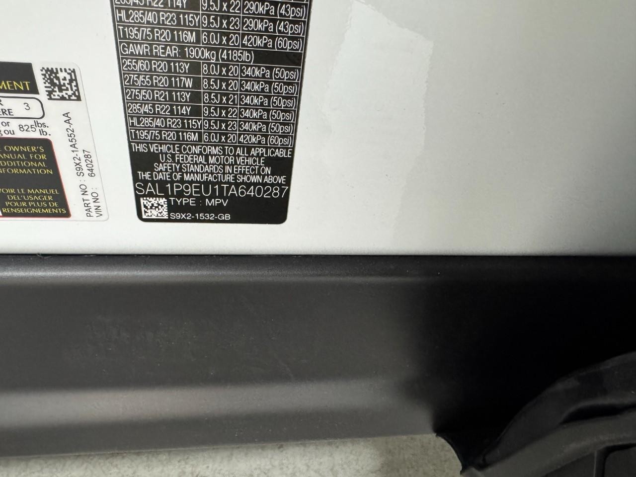 Land Rover Range Rover Sport Vehicle Full-screen Gallery Image 34