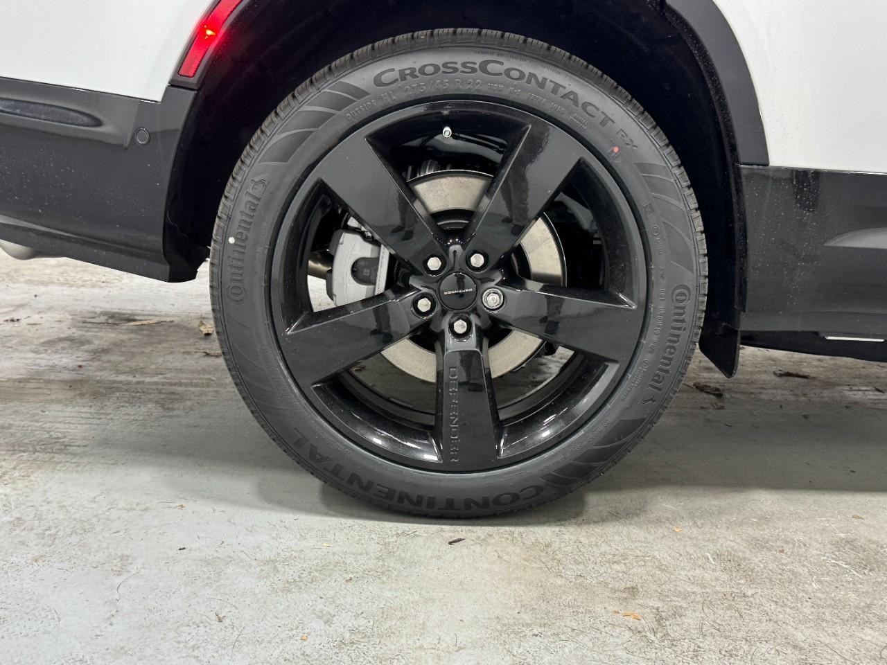 Land Rover Defender Vehicle Full-screen Gallery Image 5