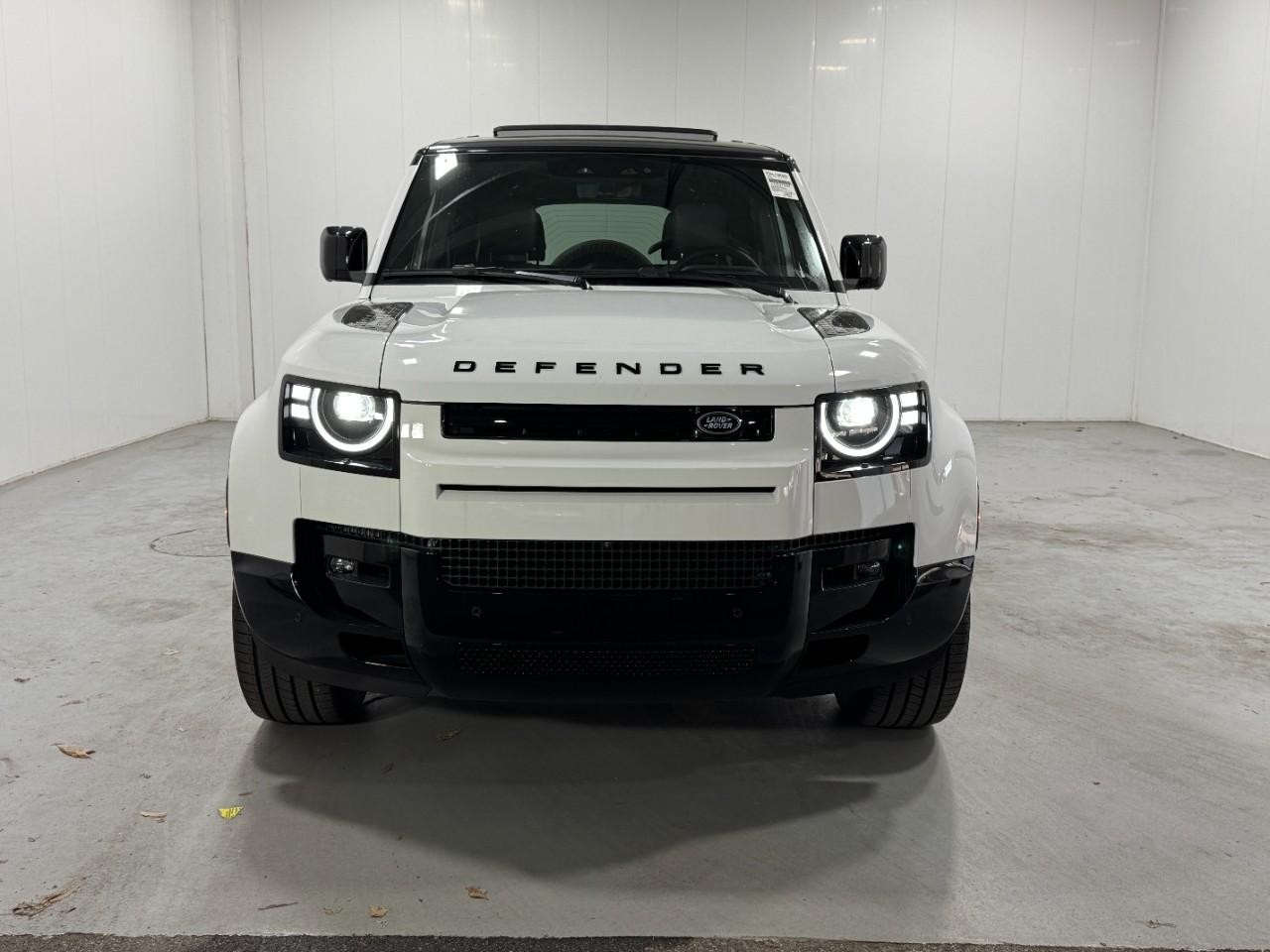 Land Rover Defender Vehicle Full-screen Gallery Image 7