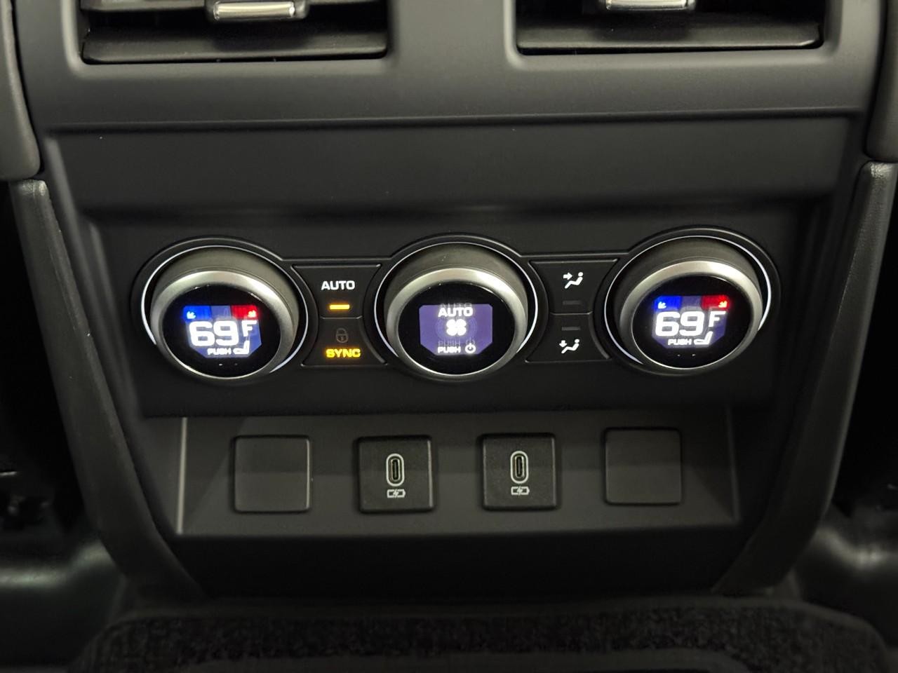 Land Rover Defender Vehicle Full-screen Gallery Image 11