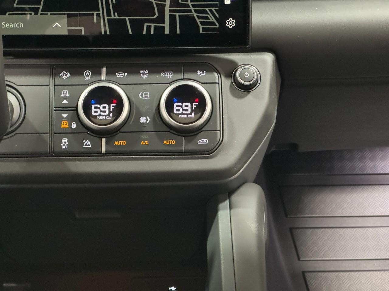 Land Rover Defender Vehicle Full-screen Gallery Image 16