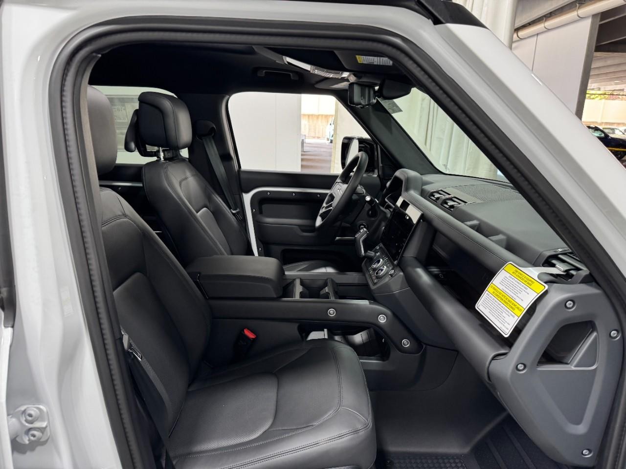 Land Rover Defender Vehicle Full-screen Gallery Image 19