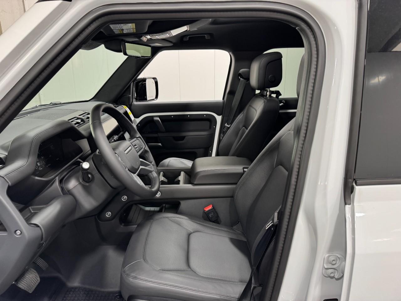 Land Rover Defender Vehicle Full-screen Gallery Image 26