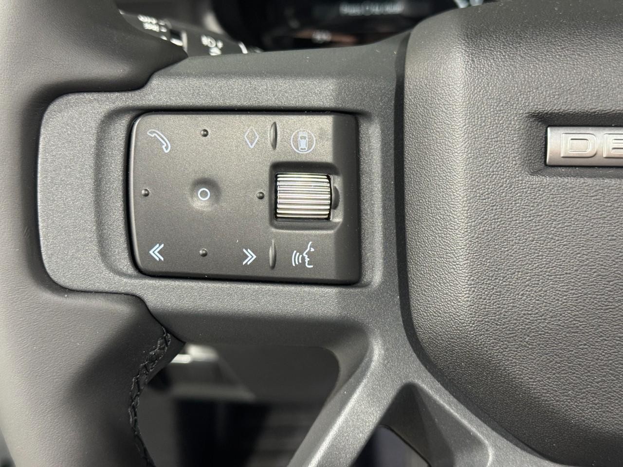 Land Rover Defender Vehicle Full-screen Gallery Image 30