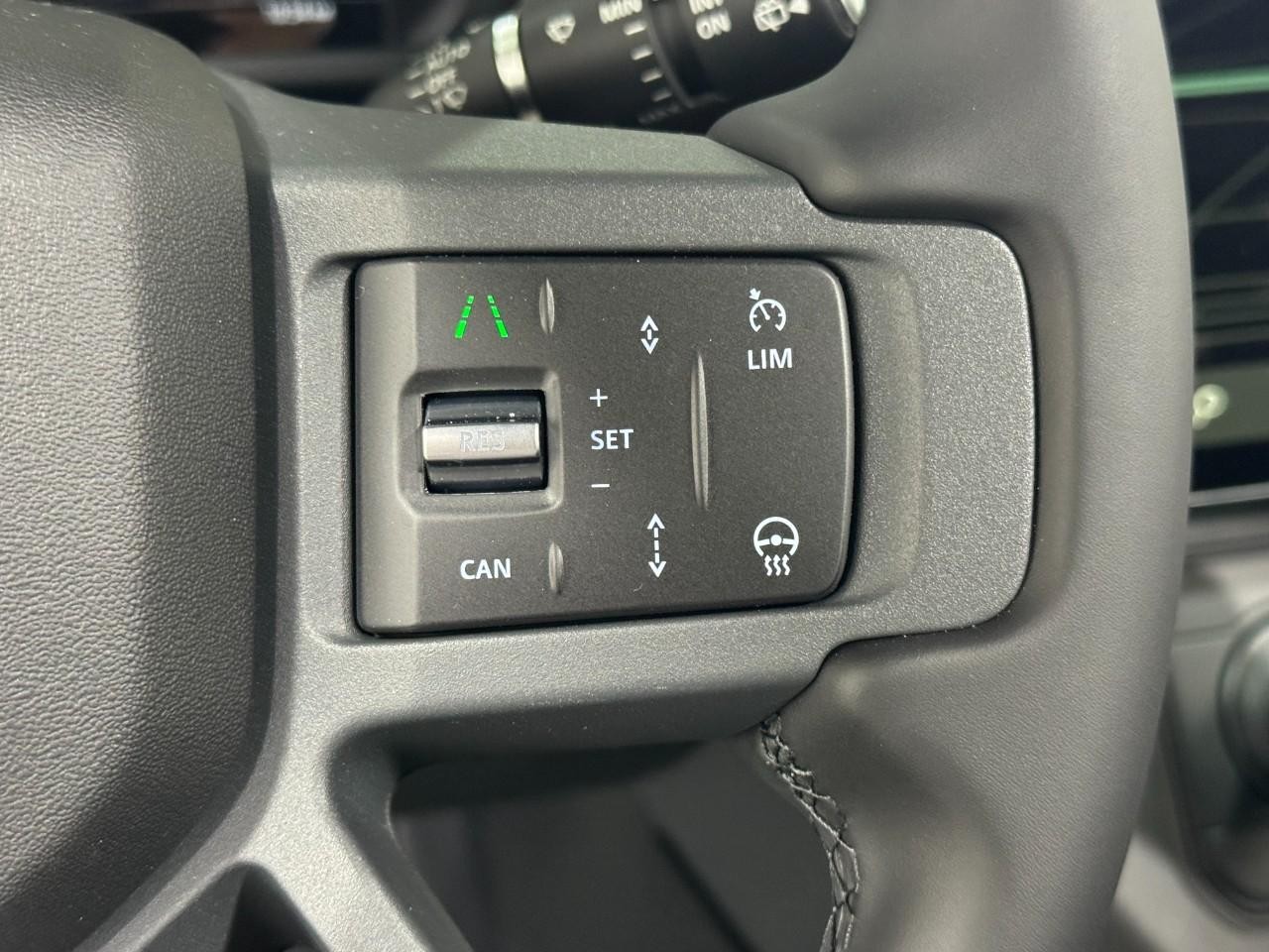 Land Rover Defender Vehicle Full-screen Gallery Image 31