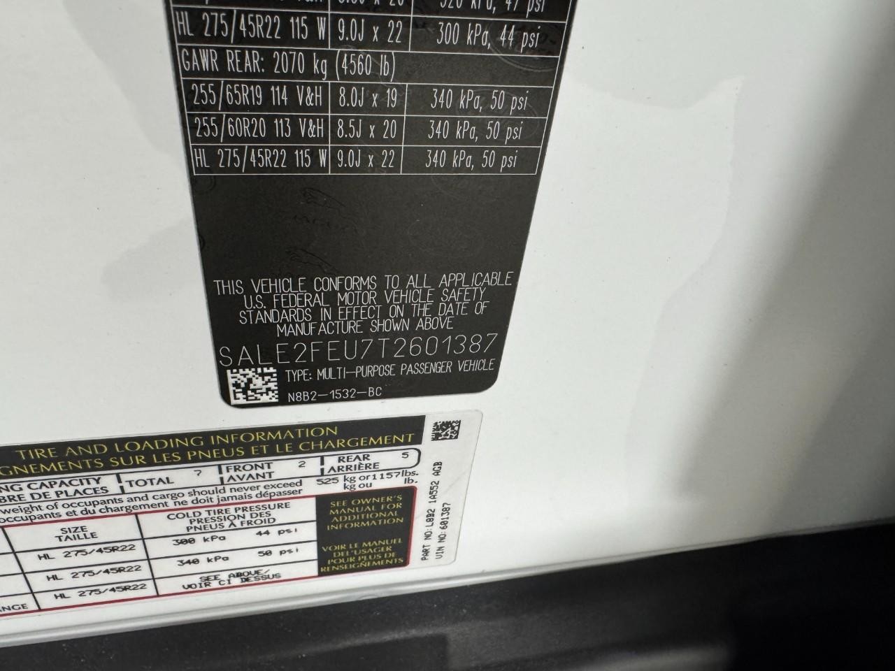 Land Rover Defender Vehicle Full-screen Gallery Image 34