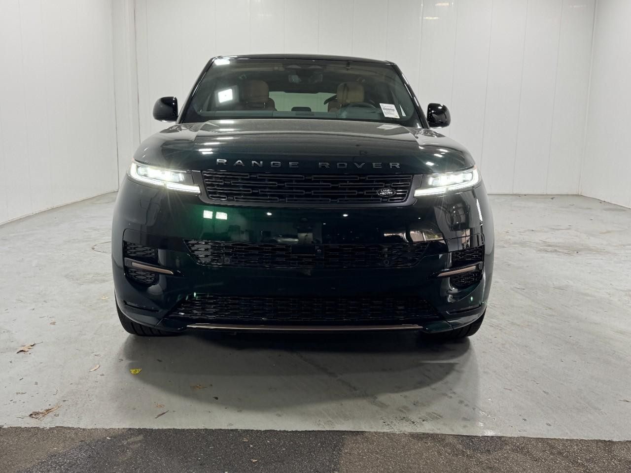 Land Rover Range Rover Sport Vehicle Full-screen Gallery Image 7