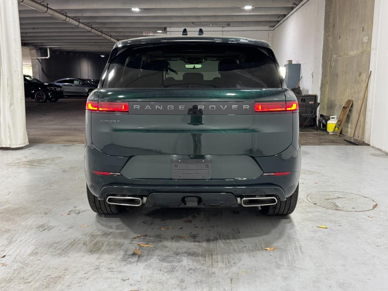 Land Rover Range Rover Sport Vehicle Full-screen Gallery Image 9