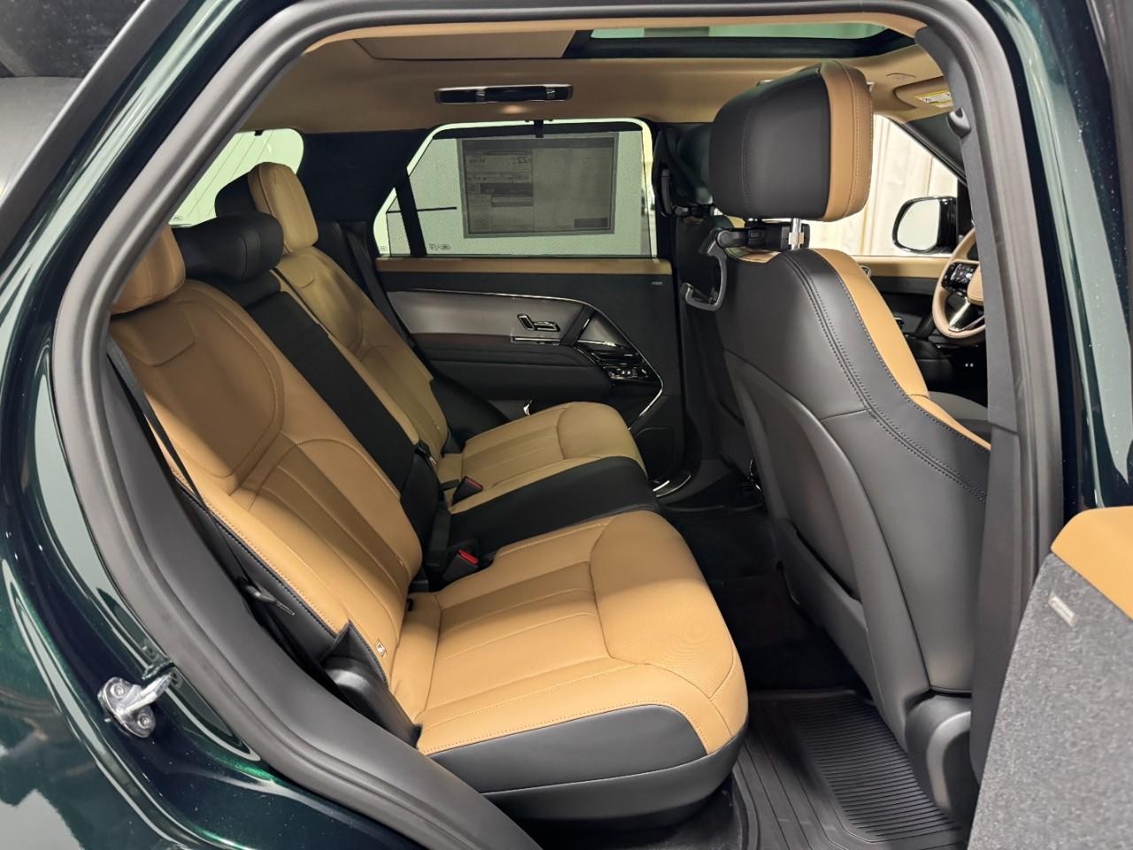 Land Rover Range Rover Sport Vehicle Full-screen Gallery Image 10