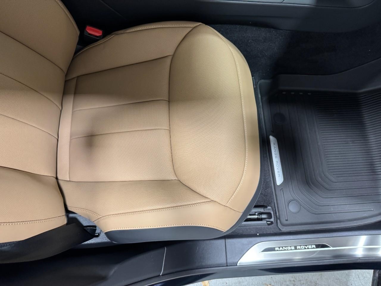 Land Rover Range Rover Sport Vehicle Full-screen Gallery Image 19