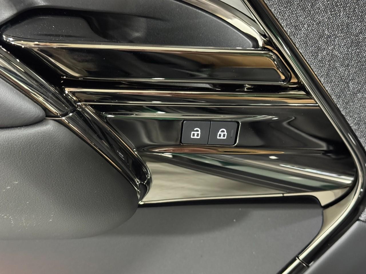 Land Rover Range Rover Sport Vehicle Full-screen Gallery Image 26