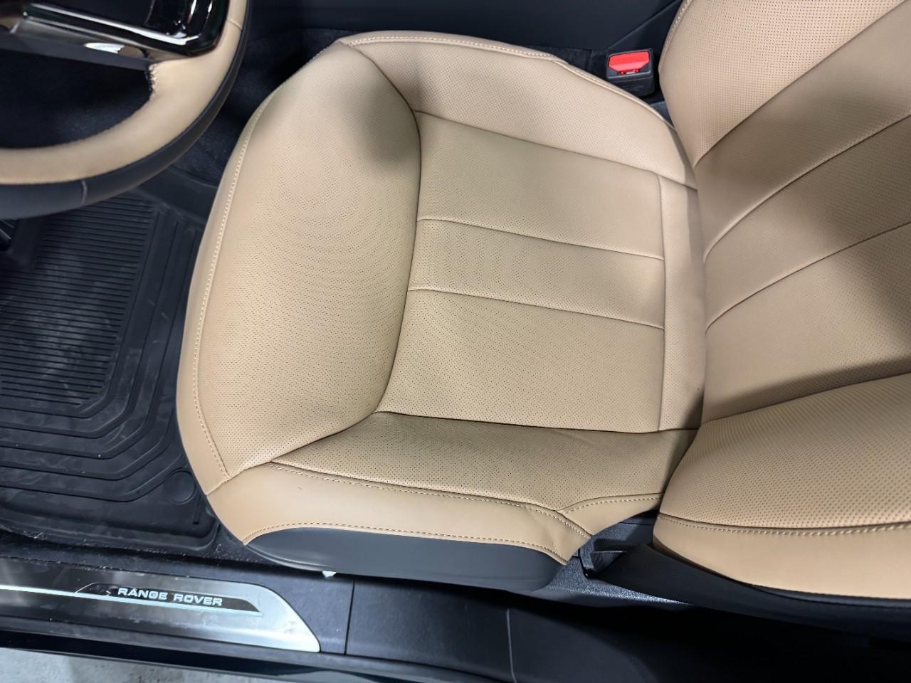 Land Rover Range Rover Sport Vehicle Full-screen Gallery Image 28