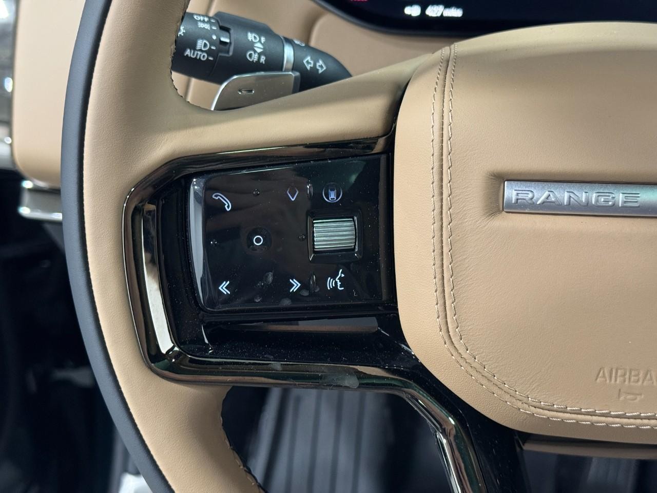 Land Rover Range Rover Sport Vehicle Full-screen Gallery Image 30