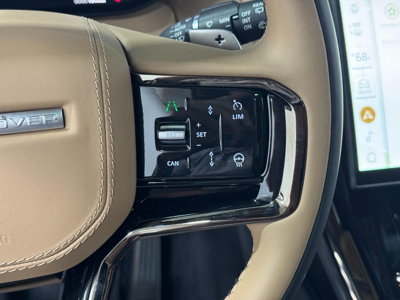 Land Rover Range Rover Sport Vehicle Full-screen Gallery Image 31