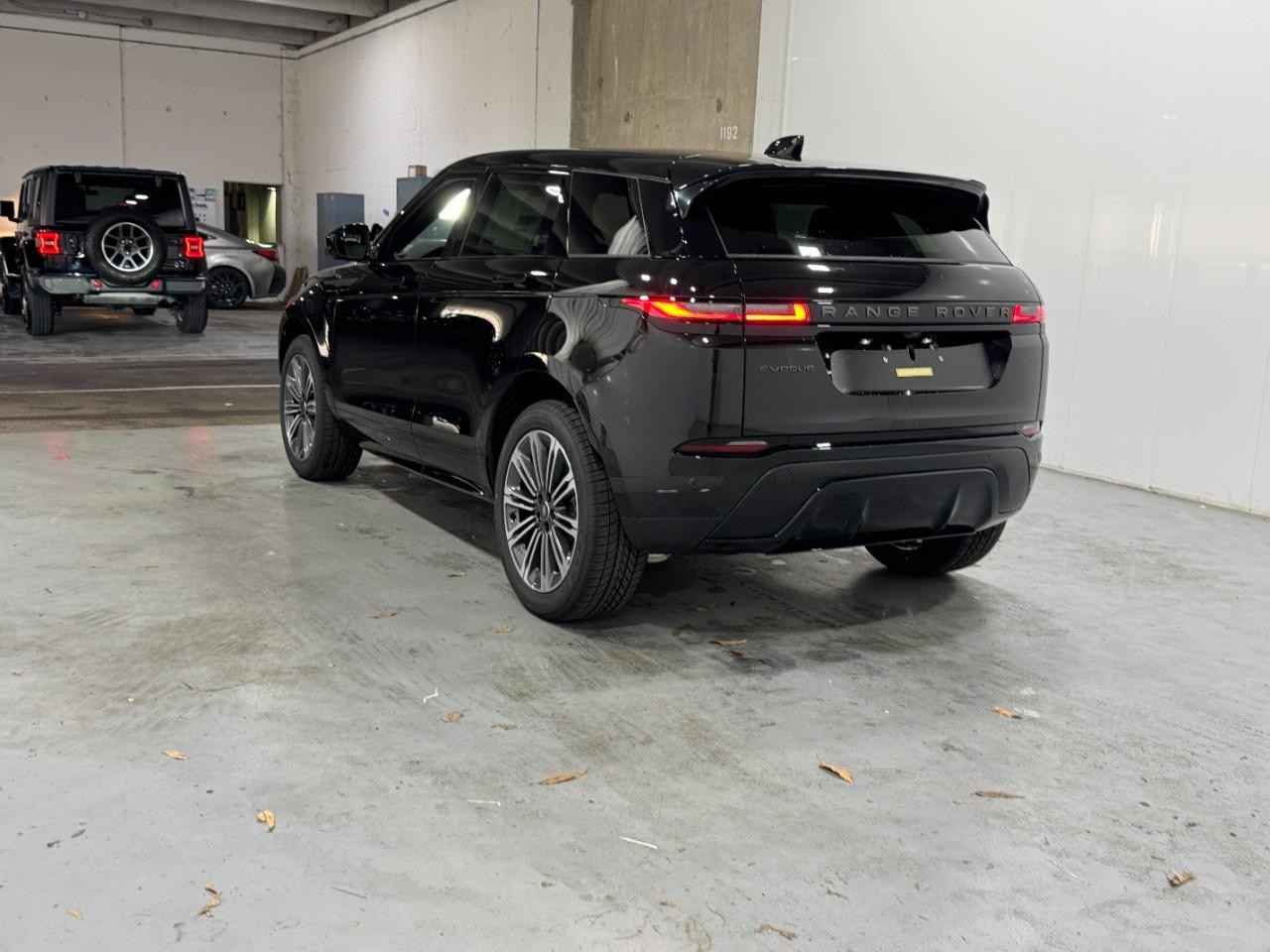 Land Rover Range Rover Evoque Vehicle Full-screen Gallery Image 3