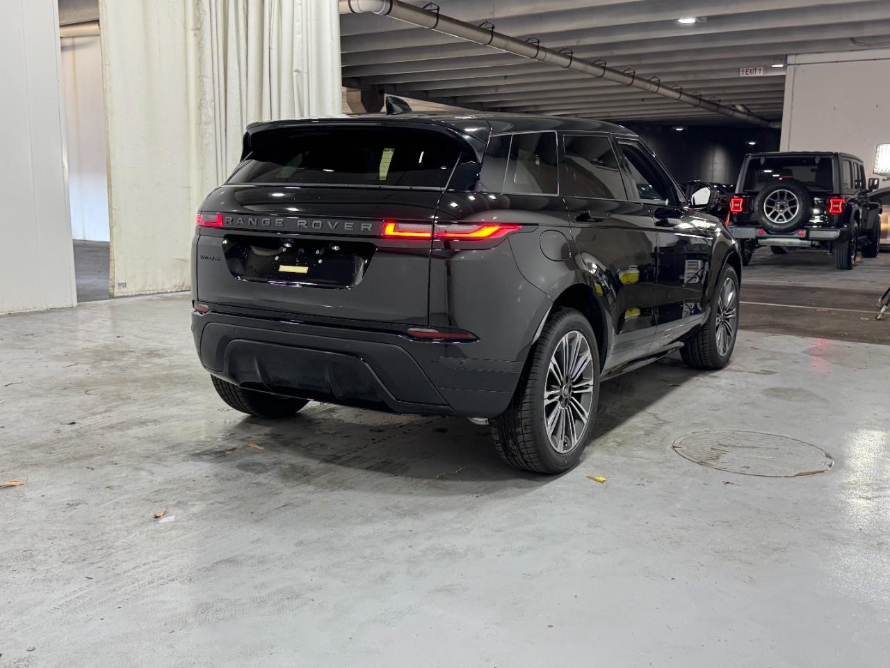 Land Rover Range Rover Evoque Vehicle Full-screen Gallery Image 4