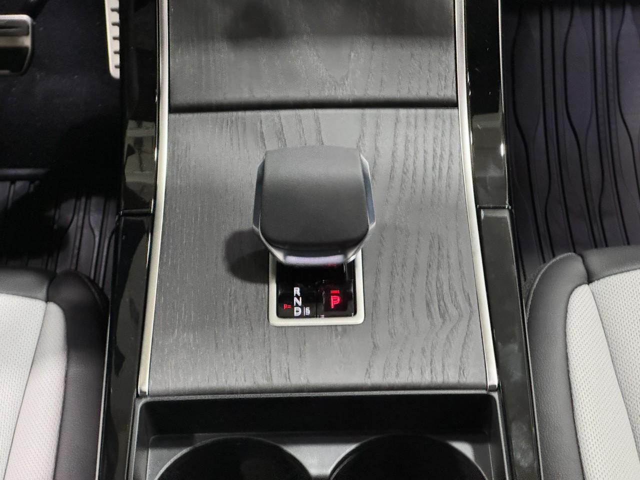 Land Rover Range Rover Evoque Vehicle Full-screen Gallery Image 16