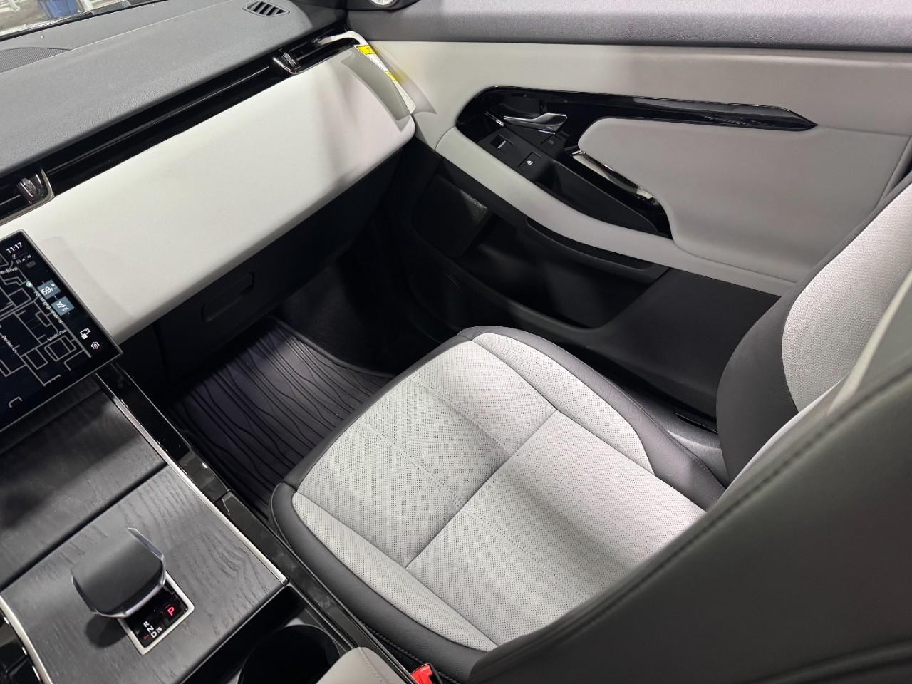 Land Rover Range Rover Evoque Vehicle Full-screen Gallery Image 17