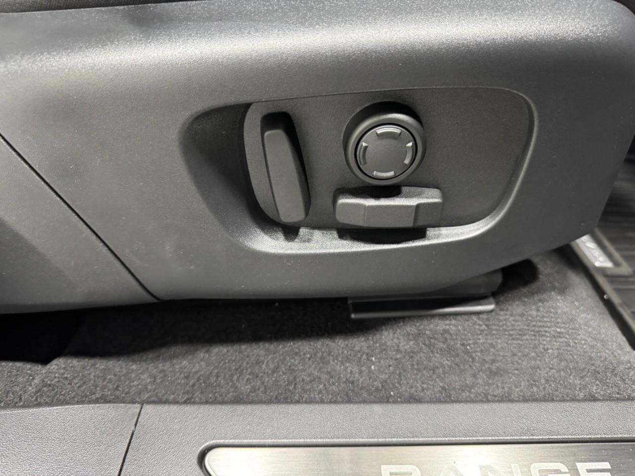 Land Rover Range Rover Evoque Vehicle Full-screen Gallery Image 20