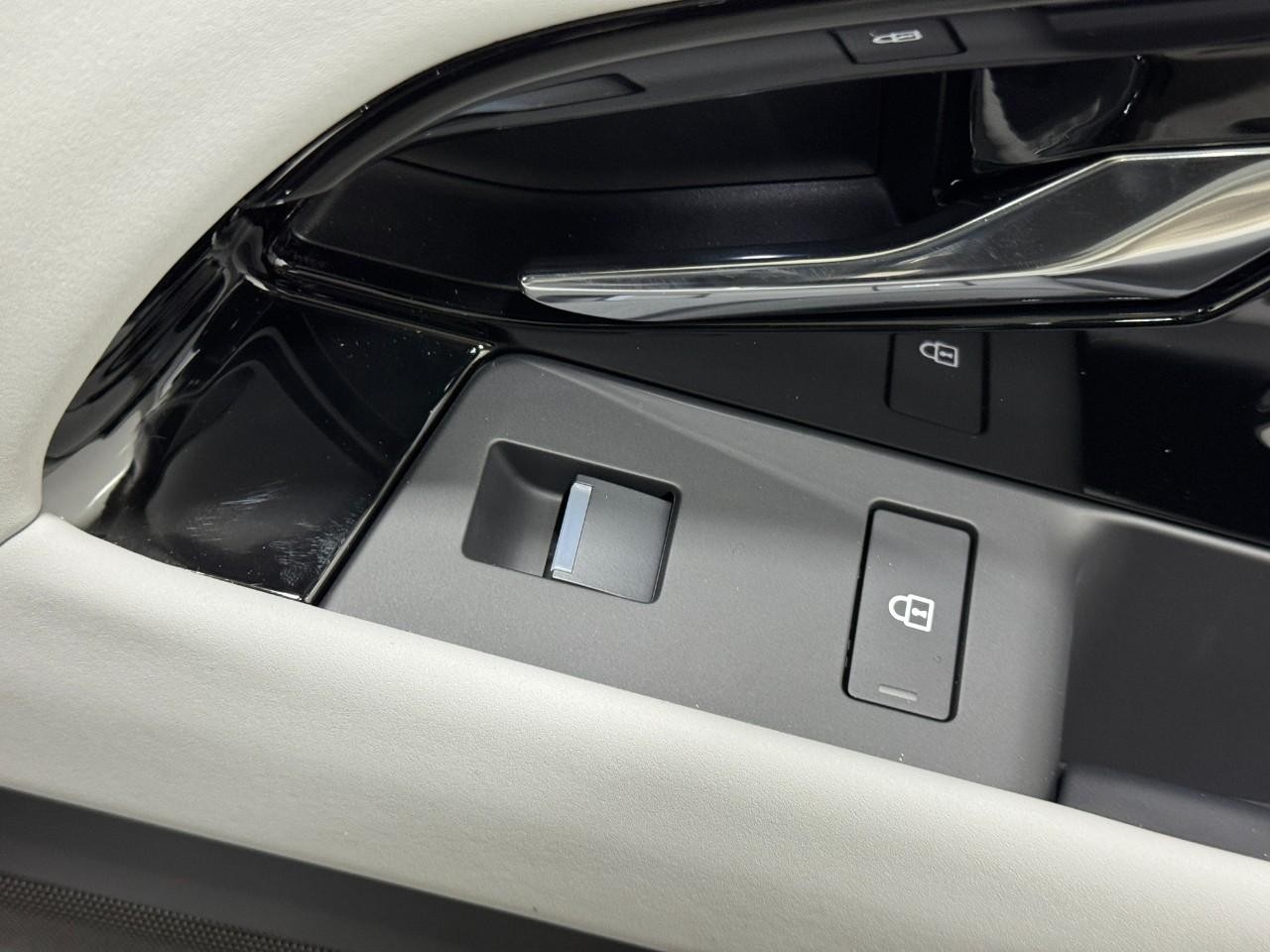 Land Rover Range Rover Evoque Vehicle Full-screen Gallery Image 21